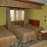 فندق Hotel&restaurant Armanac De Toubie 2*
