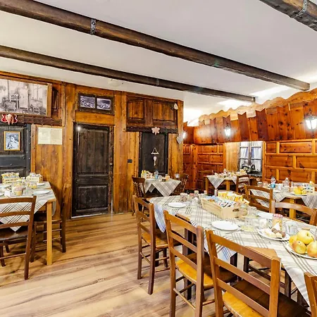 فندق Hotel&restaurant Armanac De Toubie 2*