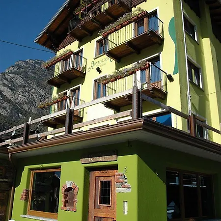 Hotel&restaurant Armanac De Toubie فندق Arnad
