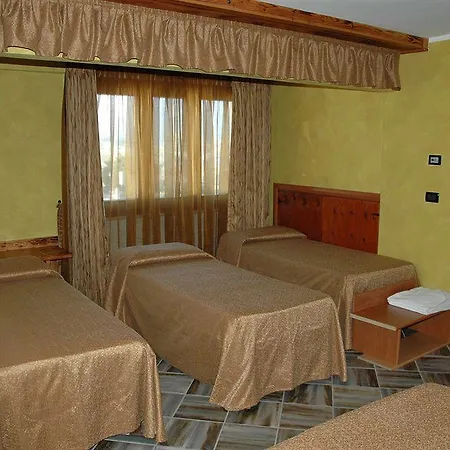 فندق Hotel&restaurant Armanac De Toubie 2*